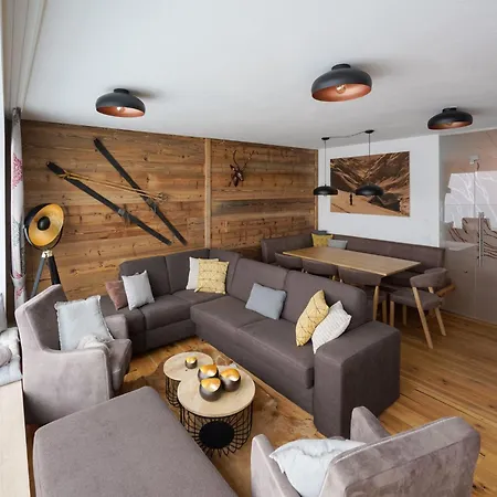 Апартаменты Kitzb Heler Alpenlodge A6 With Private Panoramic Sauna *